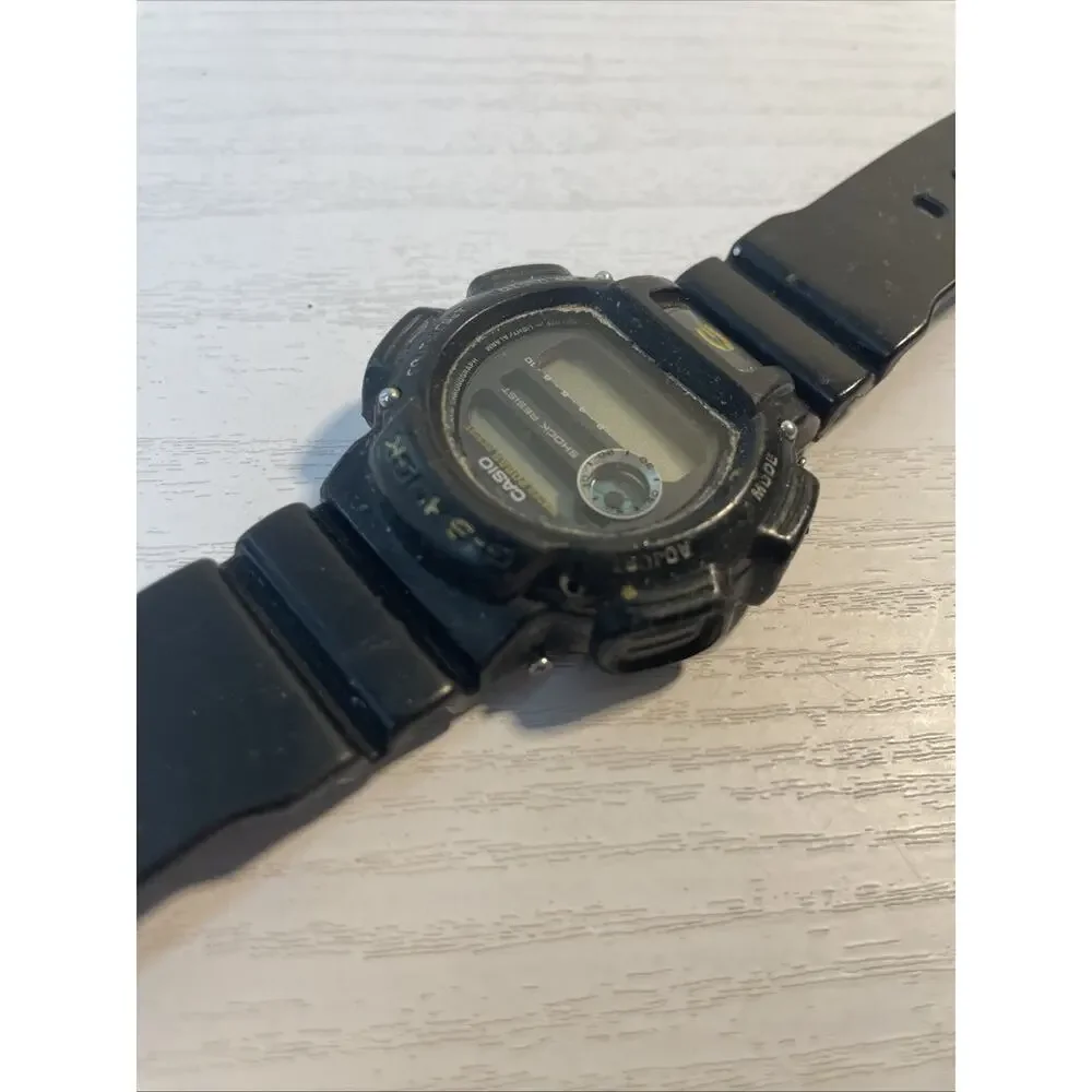 Vintage Casio G-Shock DW-9052 Digital Watch - Black Resin Strap Untested Read